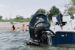 Moteur Hors-Bord 115 Cv Tohatsu Arbre Long Démarrage Electrique Commande à Distance Relevage Electrique -NautiquePro Soldes Magasin Moteur Hors Bord 115 cv Tohatsu Arbre Long Demarrage Ele 24