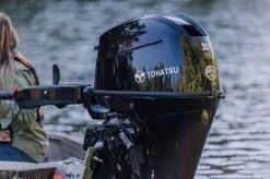 Moteur Hors-Bord 30 Cv Tohatsu Arbre Court Démarrage Electrique Barre Franche Multifonctions Relevage Electrique