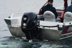 Moteur Hors-Bord 30 Cv Tohatsu BLANC Arbre Long Démarrage Electrique Commande à Distance Relevage Electrique -NautiquePro Soldes Magasin Moteur Hors Bord 30 cv Tohatsu Arbre Long Demarrage Elec 58