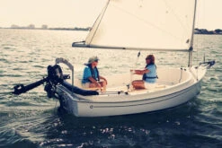 Moteur Hors-Bord Tohatsu 6 Cv Long Noir Sail Pro -NautiquePro Soldes Magasin Moteur Tohatsu special voilier sail pro 6 cv chevalier p 3